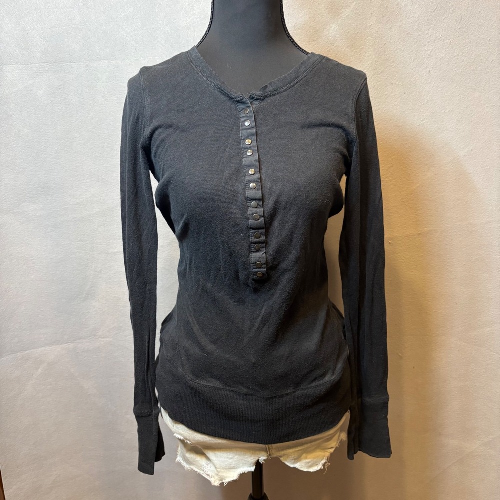 Roxy Womens Black Long Sleeve Snap Button Henley Top Size M Grunge Minimalist